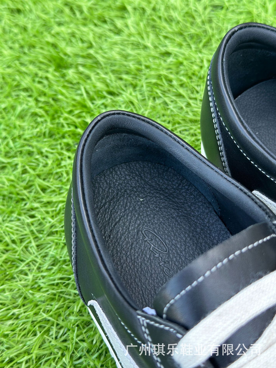 Calfskin Low-Top Skate Shoes Round Toe Flat Heel