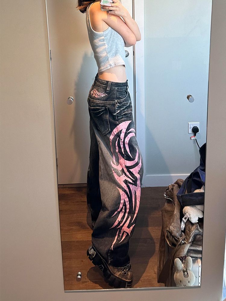 Graphic print washed denim jeans for sexy girls.