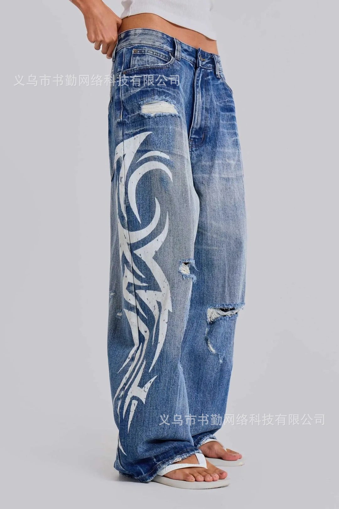 Graphic print washed denim jeans for sexy girls.