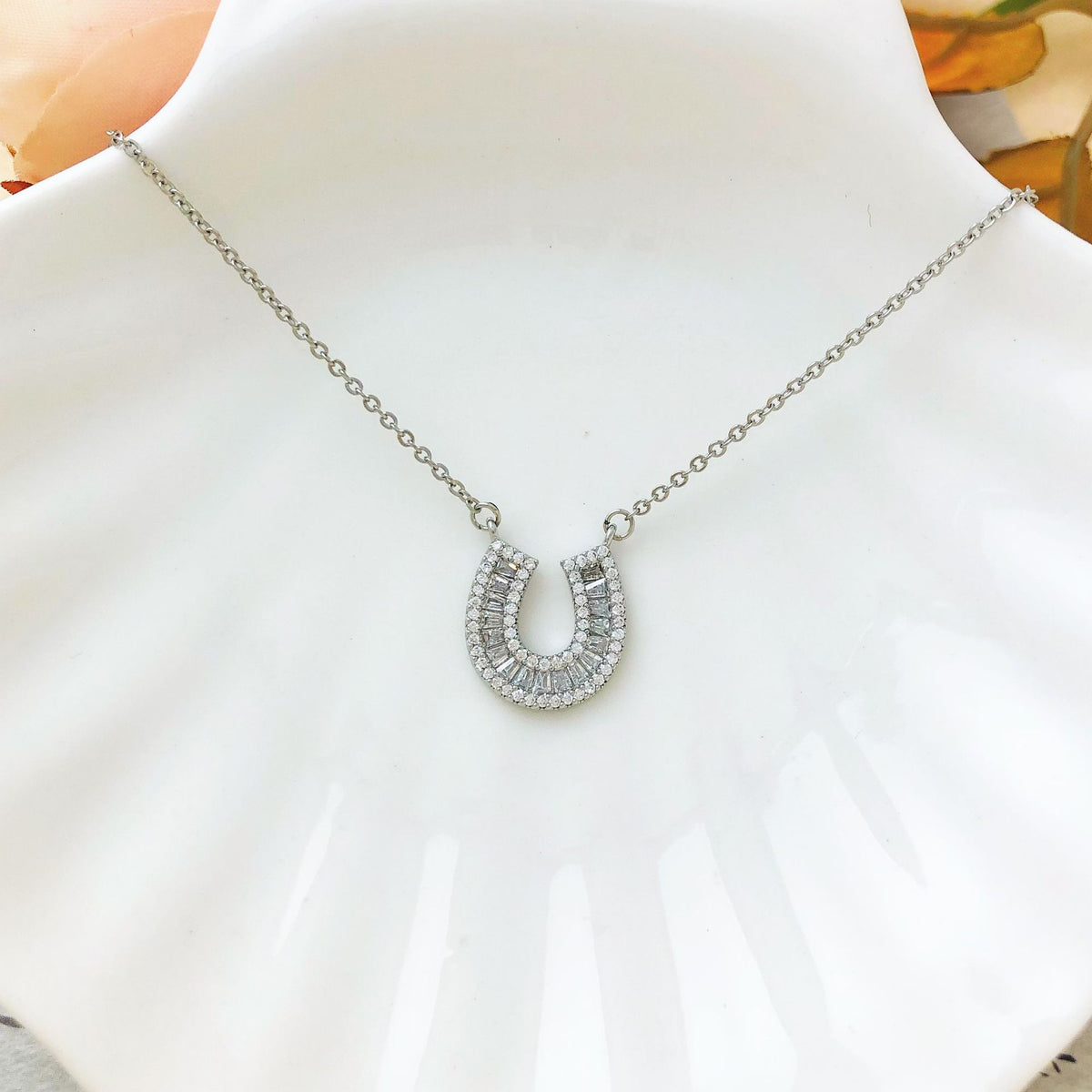 Zircon horseshoe necklace