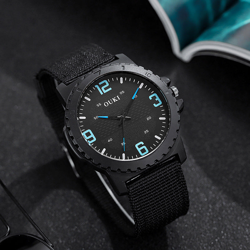 Fashionable digital men's watch, quartz watch