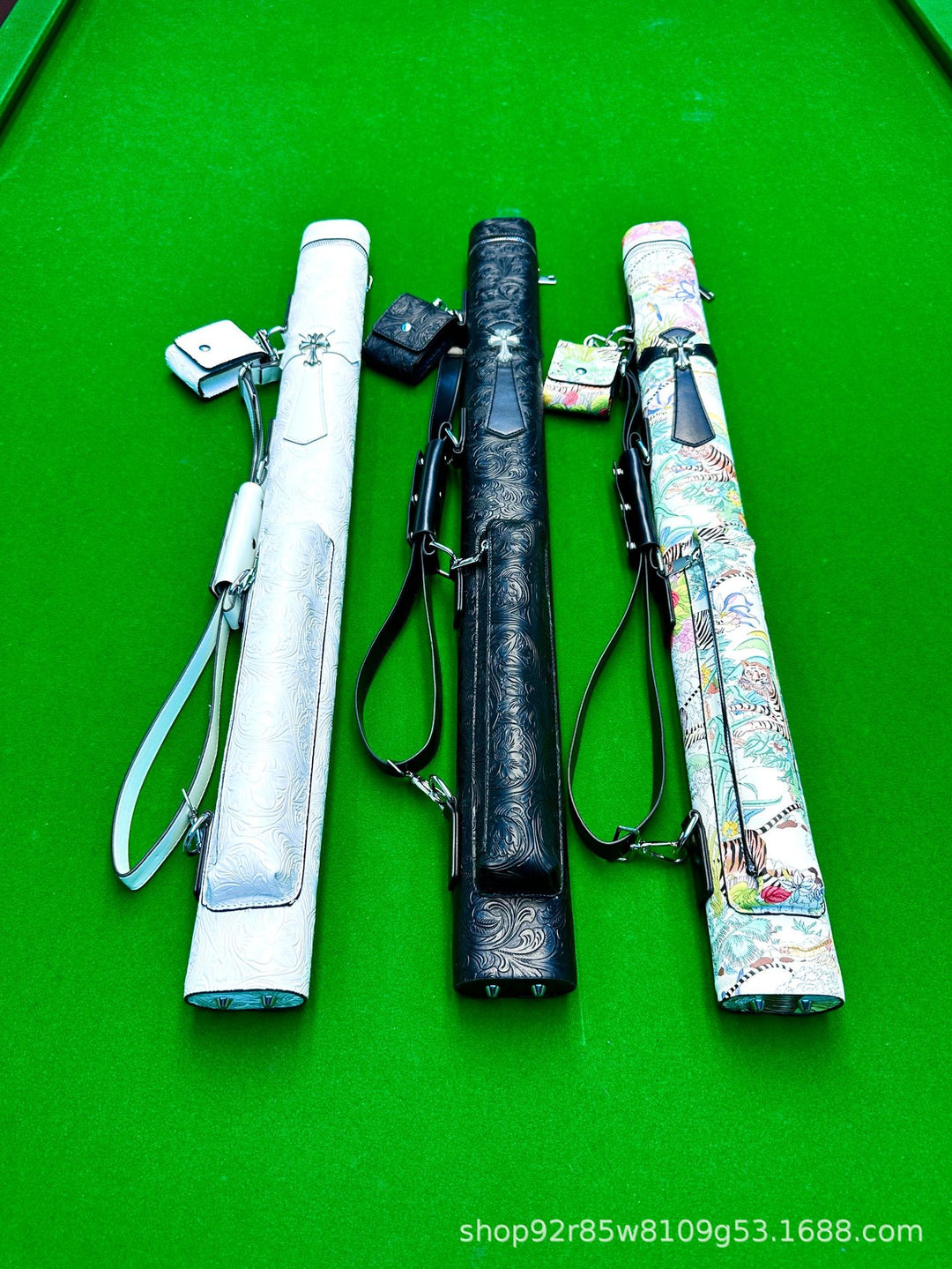 Chrome Hearts double-hole double-hole cue.