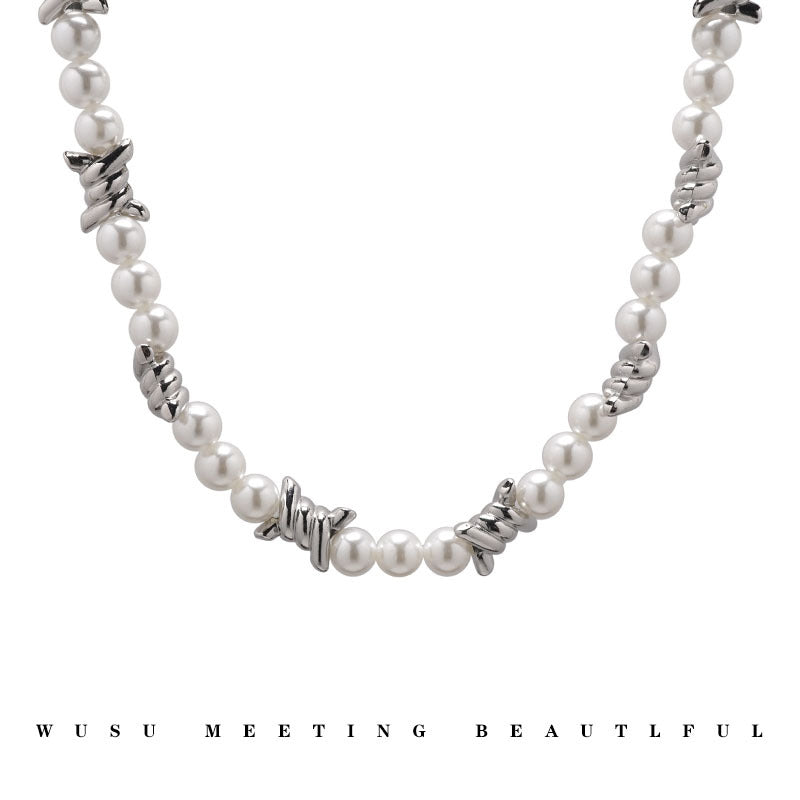 Thorn thick pearl necklace