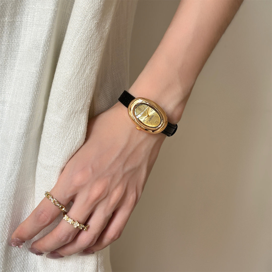 The Compact and Exquisite "Oval Bathtub" Watch