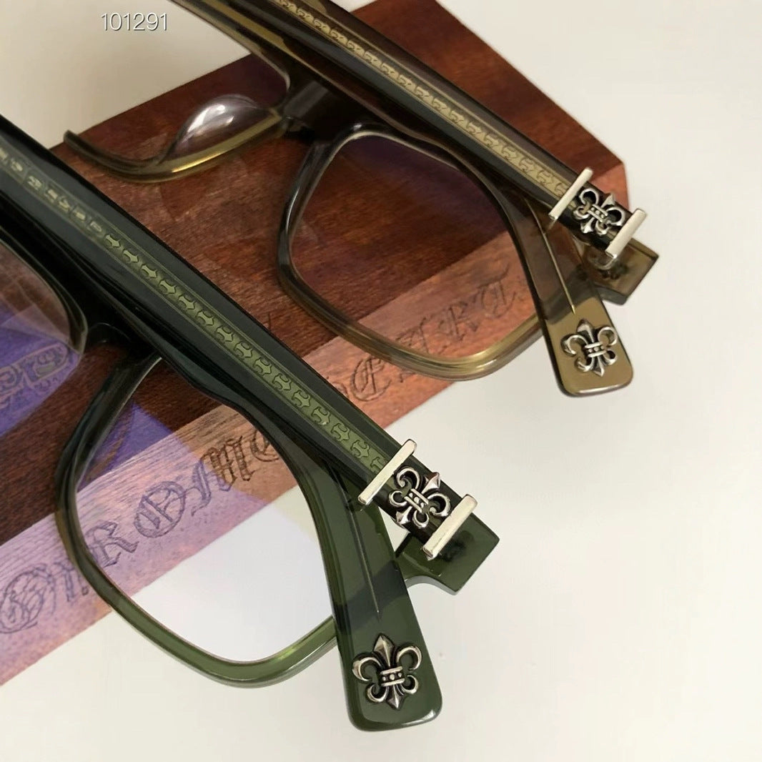 Chrome Hearts classic large frame glasses that can modify the facial shape