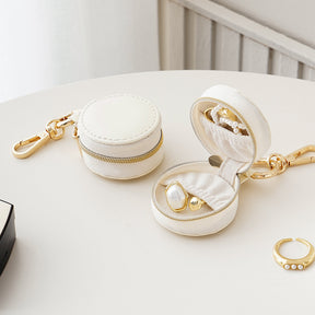 Mini pendant jewelry box for travel