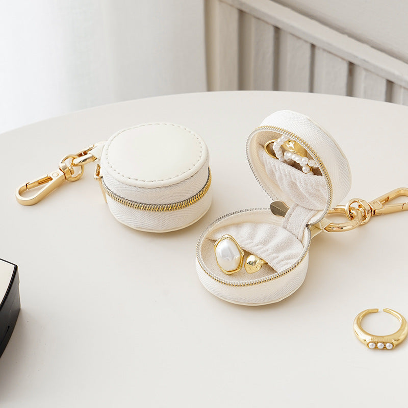 Mini pendant jewelry box for travel
