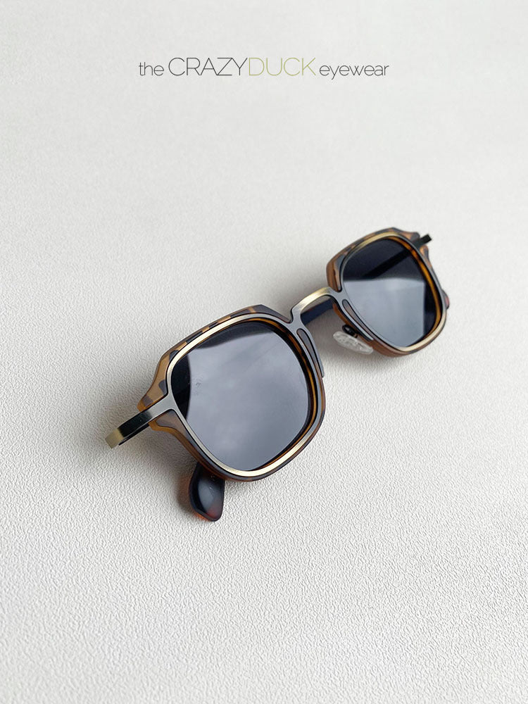 Punk style metal sunglasses for shaping looks
