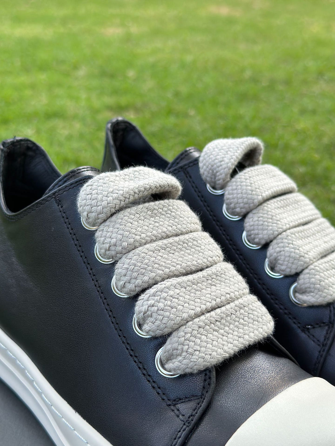 Genuine Leather Low-Top Skate Shoes with Wide Laces