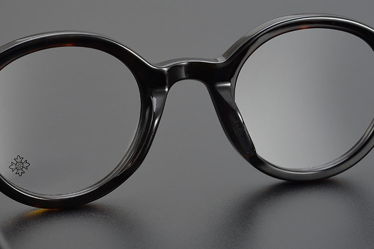 Round frame thick frame glasses for a slimming effect