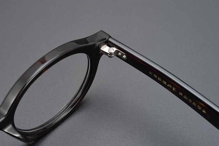 Round frame thick frame glasses for a slimming effect