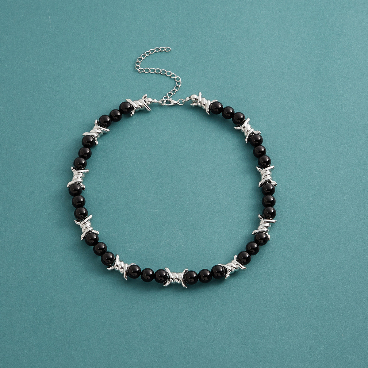 thorn black pearl white pearl necklace