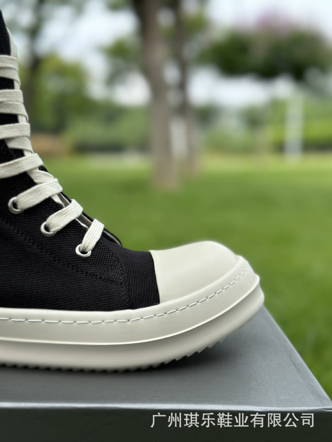 Plus-Size Thick-Soled, Black, Unisex Canvas Sneakers