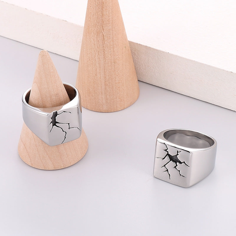 Crackled design round stainless steel wide face thumb ring