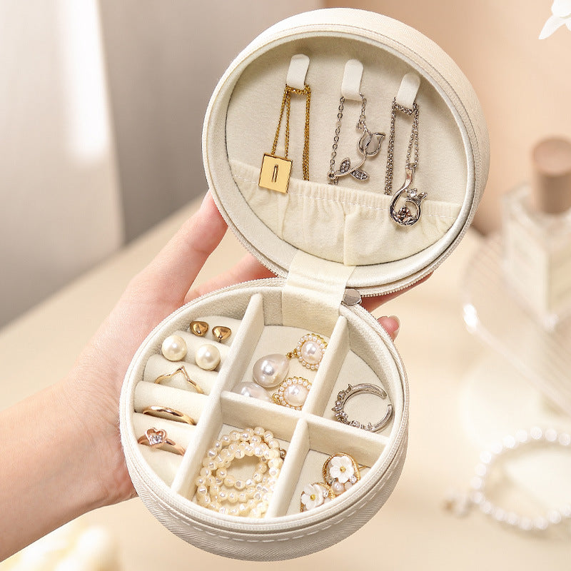 Round simple and compact jewelry Box