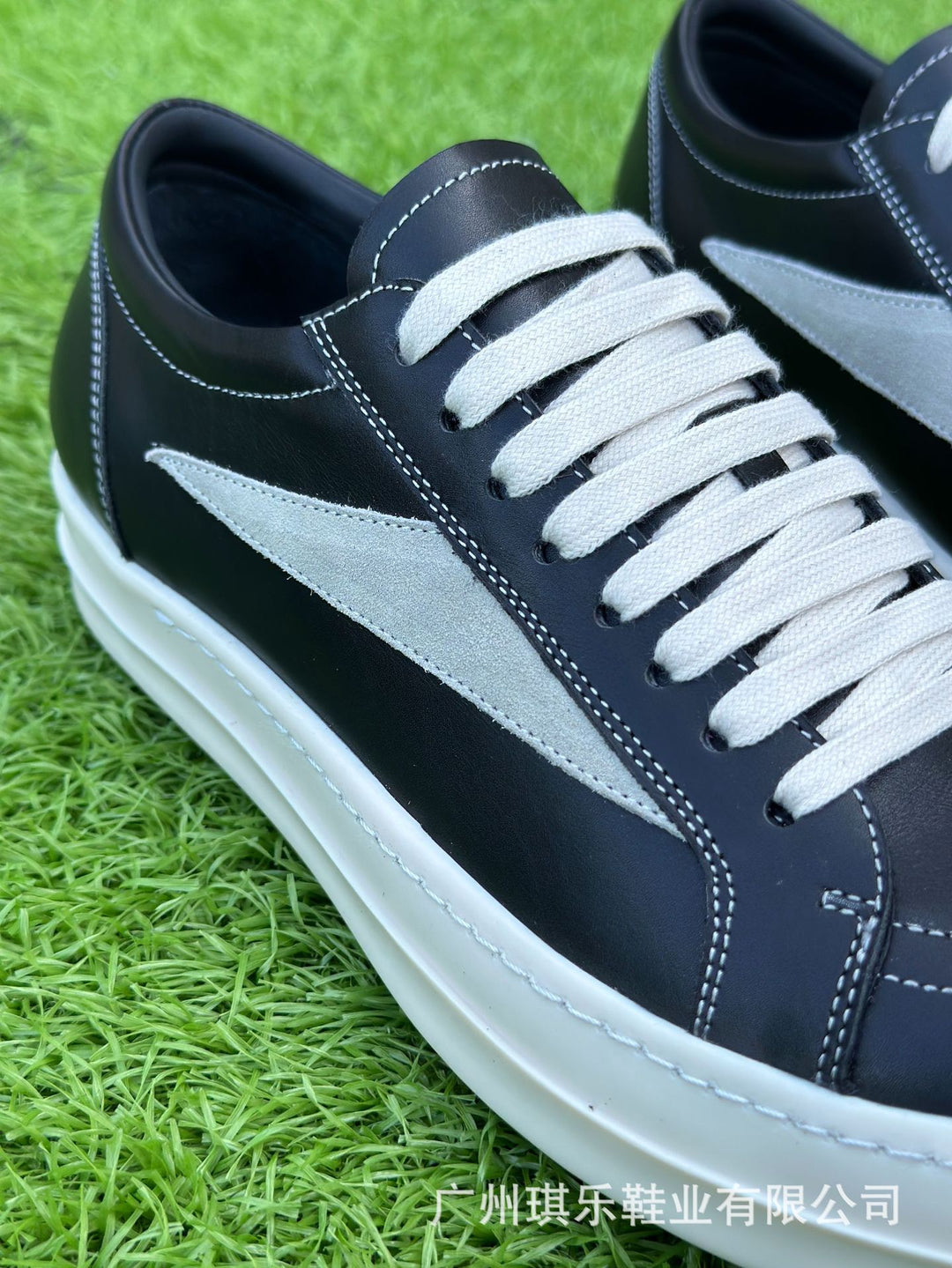 Calfskin Low-Top Skate Shoes Round Toe Flat Heel