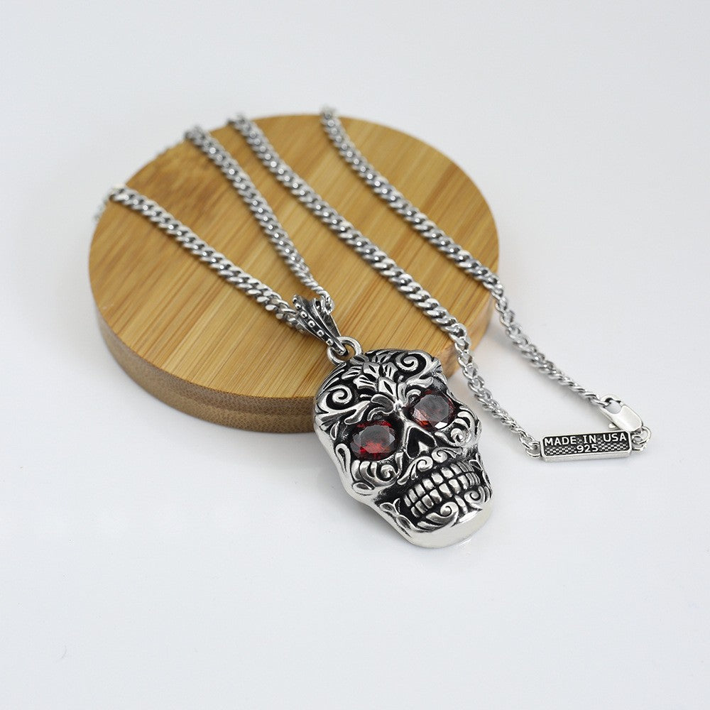 Retro Baroque garnet eye skull pendant