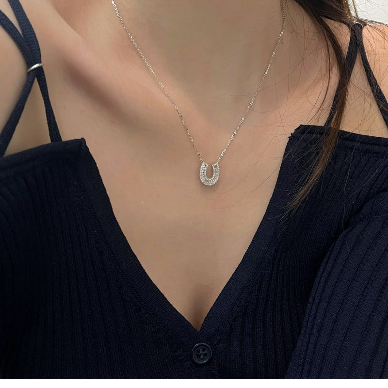 Zircon horseshoe necklace