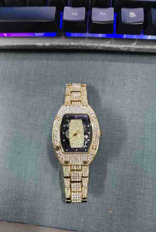 Diamond-set color-blocked hip-hop tonneau-shaped watch