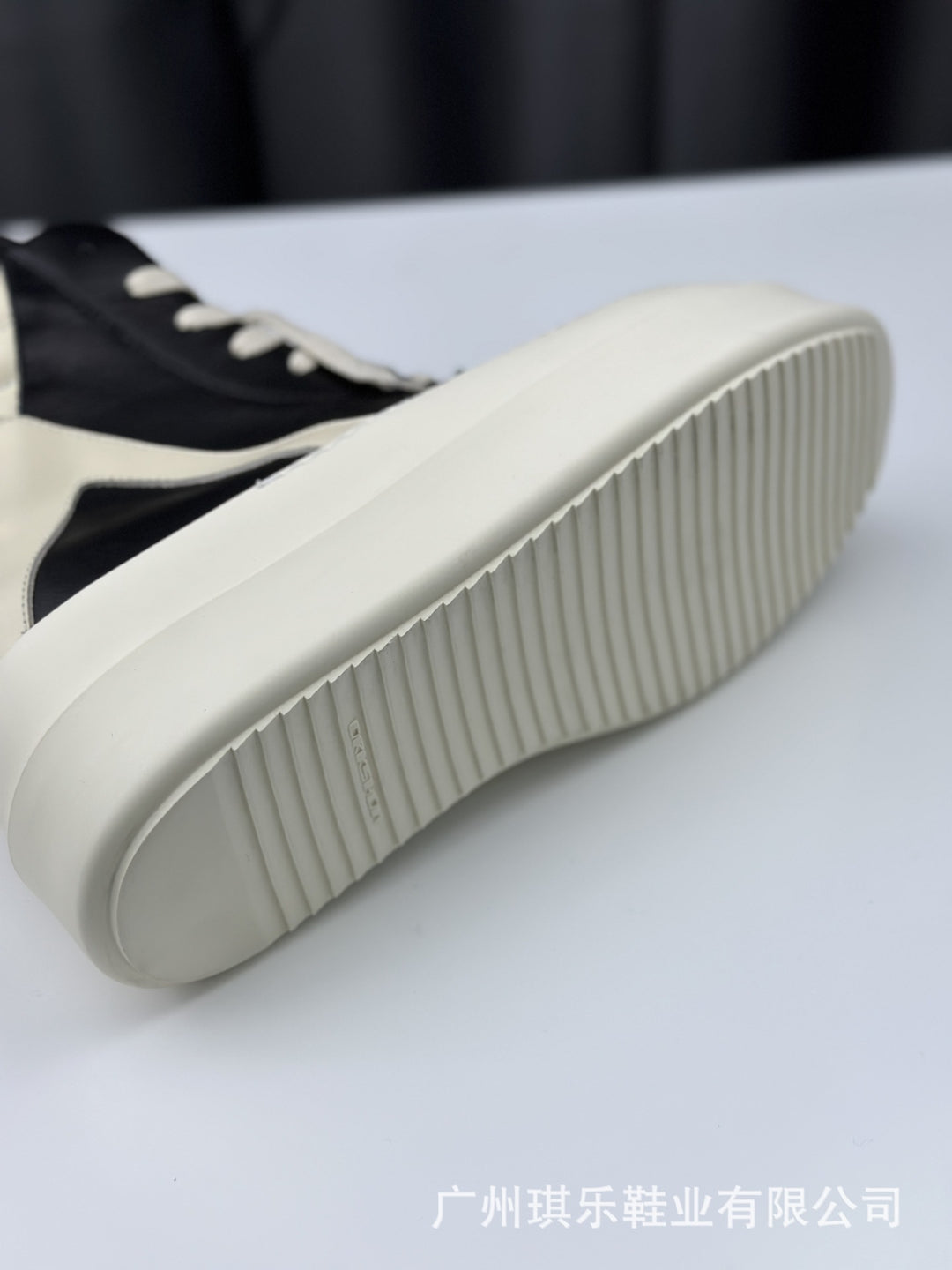 Genuine Cowhide, Round-Toe, Height-Increasing High-Top Shoes