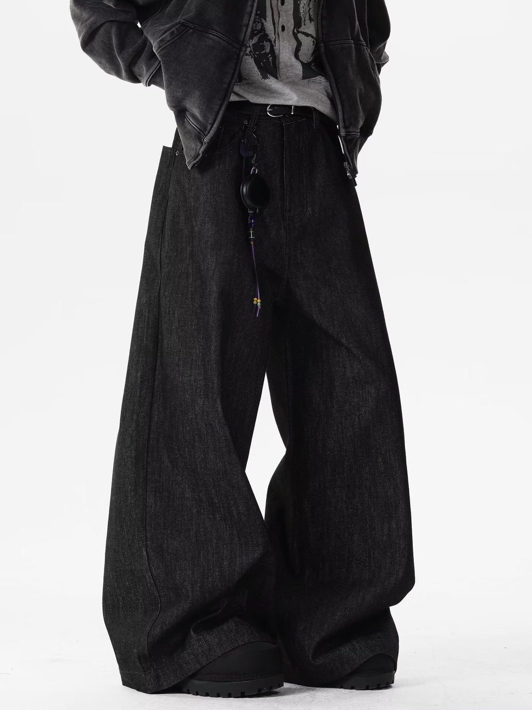 Red dragon embroidered curved blade jeans