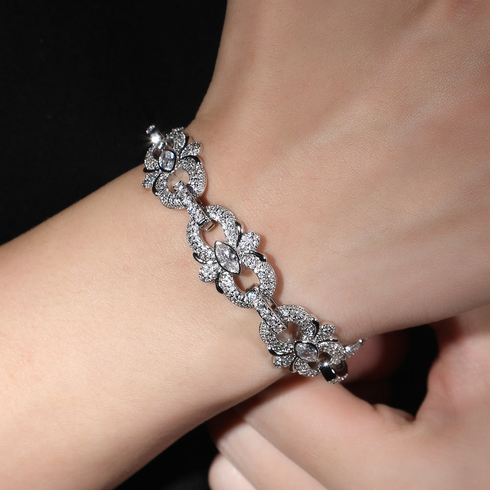 HIPHOP 16mm Horseshoe Flower Necklace with Diamond Accents