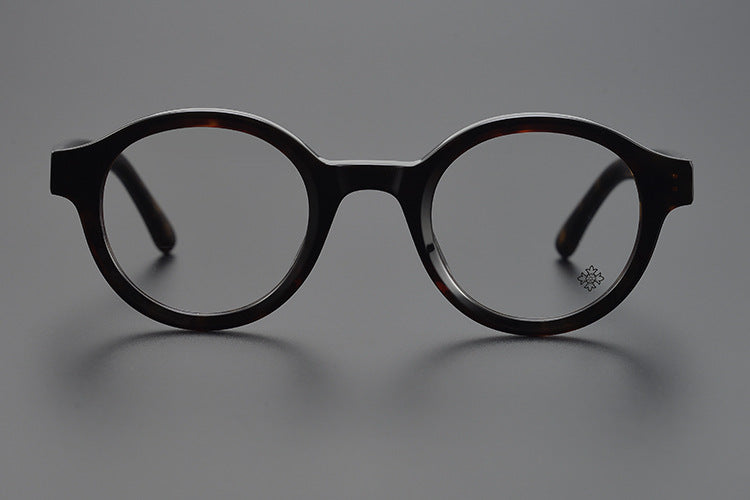 Round frame thick frame glasses for a slimming effect