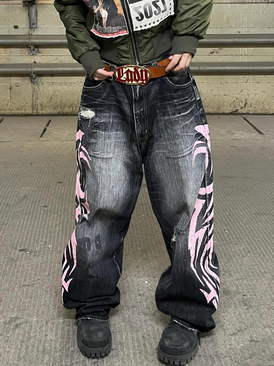 Graphic print washed denim jeans for sexy girls.