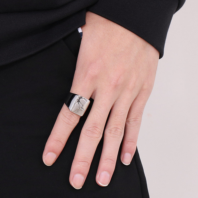 Crackled design round stainless steel wide face thumb ring