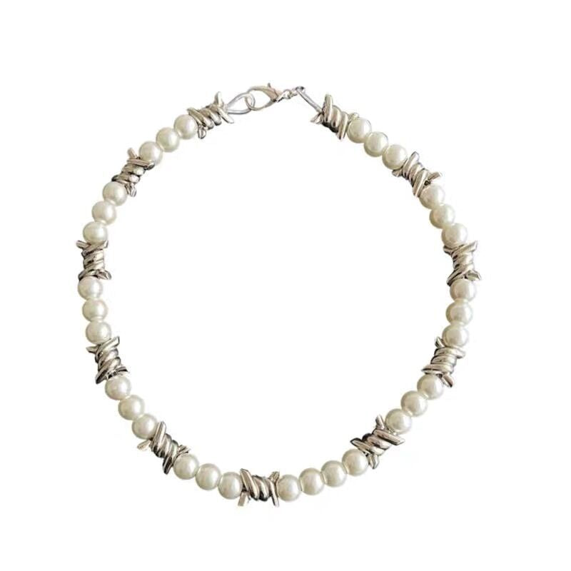 Thorn splicing pearl necklace