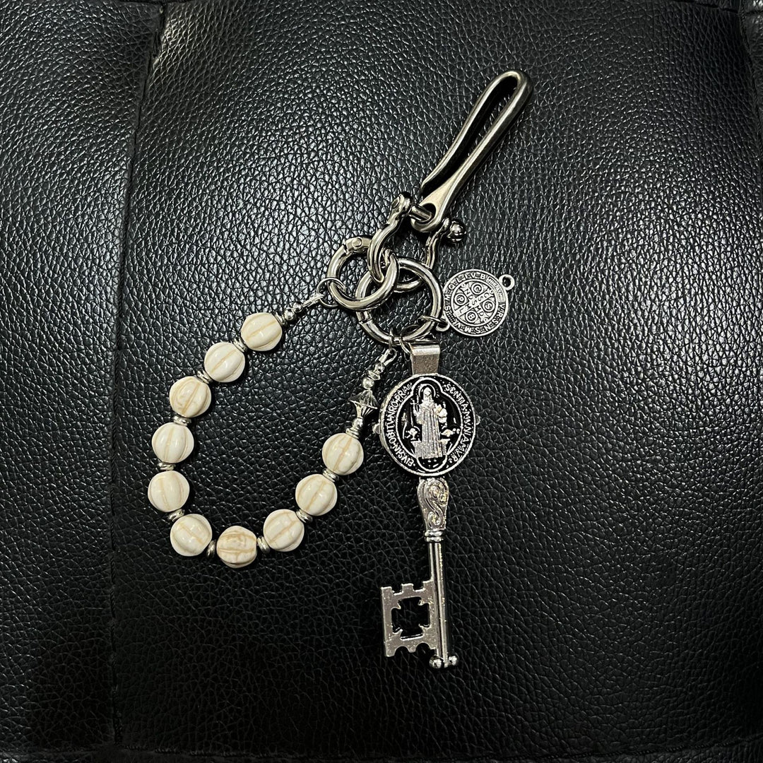 White Cracked-Stone Bead & Black-Silver Disc Key Fob