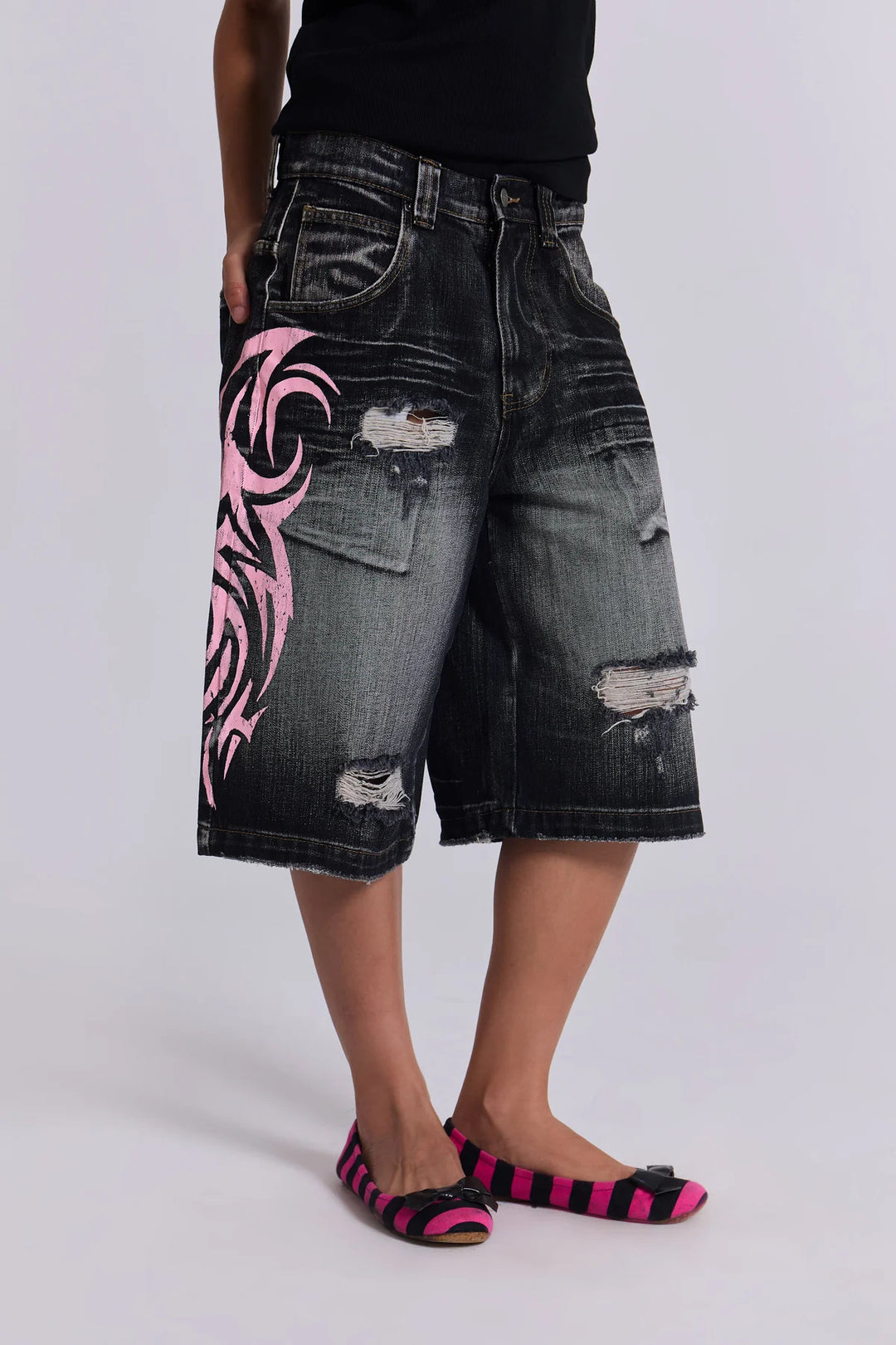 Graphic print washed denim jeans for sexy girls.