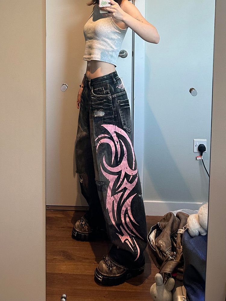 Graphic print washed denim jeans for sexy girls.
