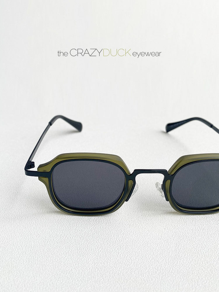 Punk style metal sunglasses for shaping looks
