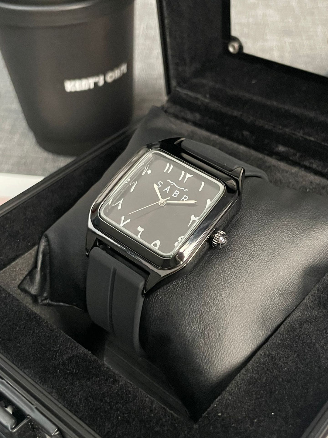 Stylish Waterproof Wristwatch with Calendar