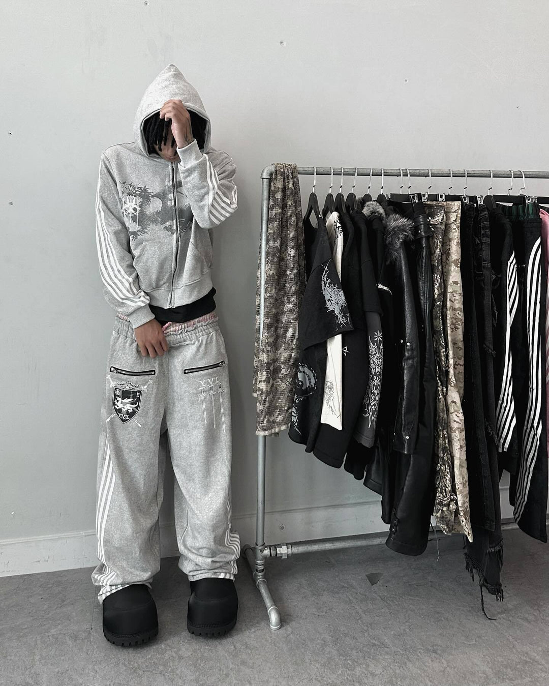 Five-stripe dragon and cross print hoodie.