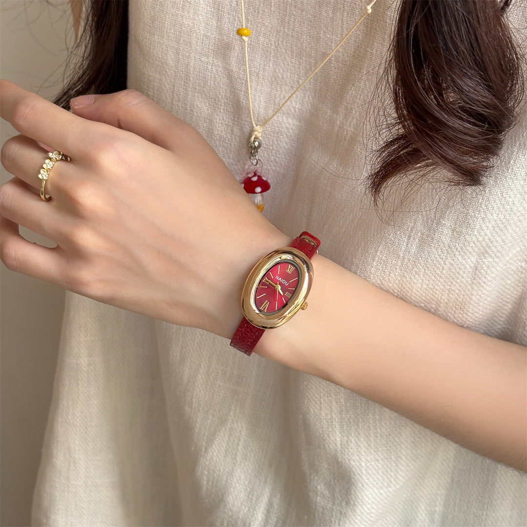 The Compact and Exquisite "Oval Bathtub" Watch