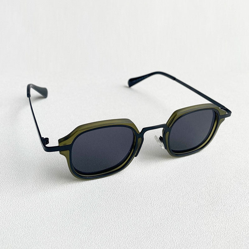 Punk style metal sunglasses for shaping looks