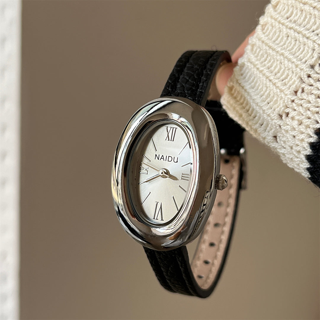 The Compact and Exquisite "Oval Bathtub" Watch