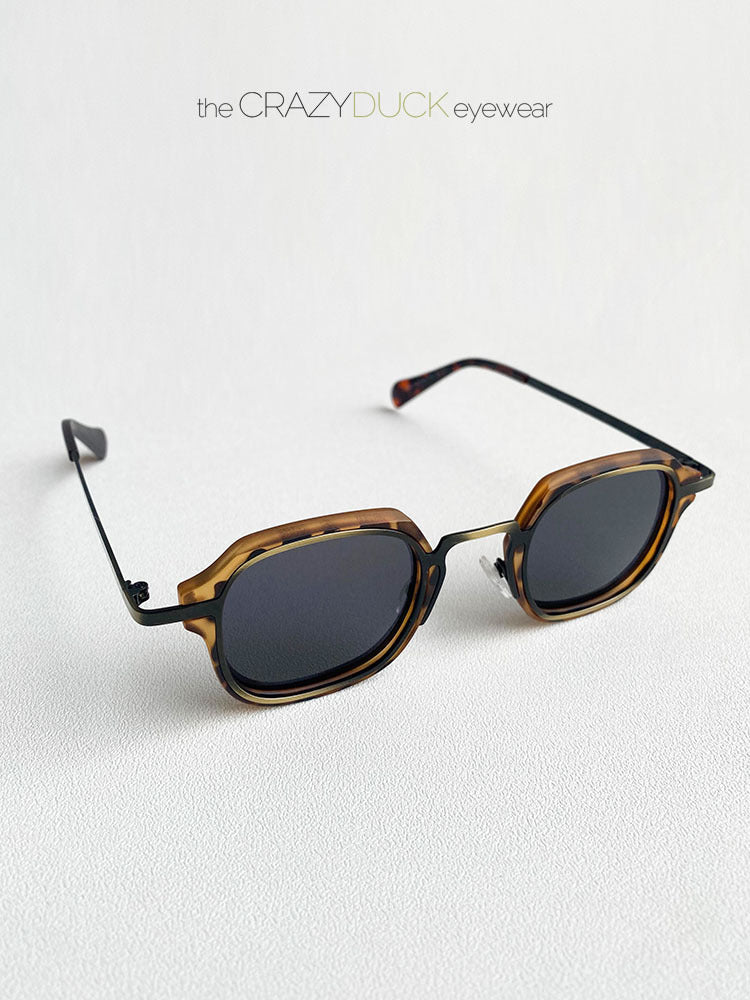 Punk style metal sunglasses for shaping looks