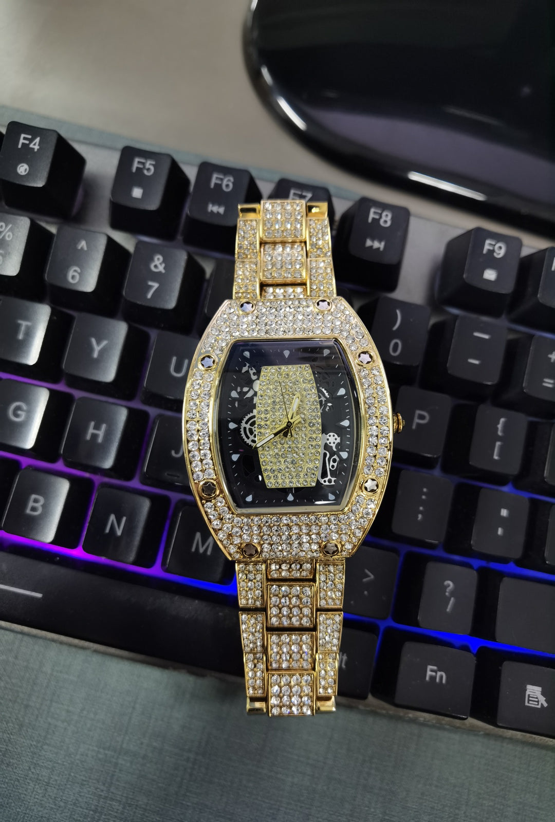 Diamond-set color-blocked hip-hop tonneau-shaped watch