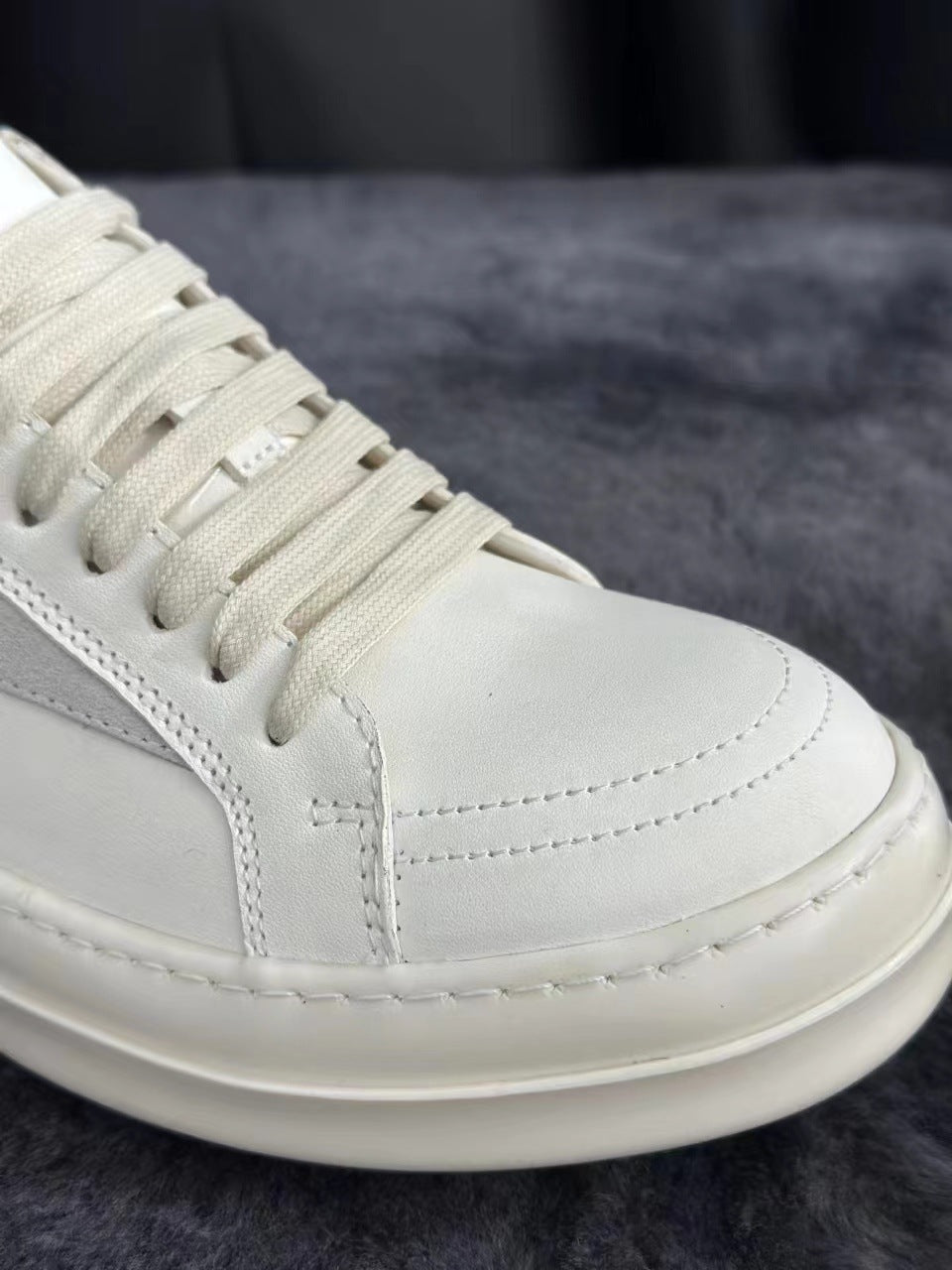 Calfskin Low-Top Skate Shoes Round Toe Flat Heel
