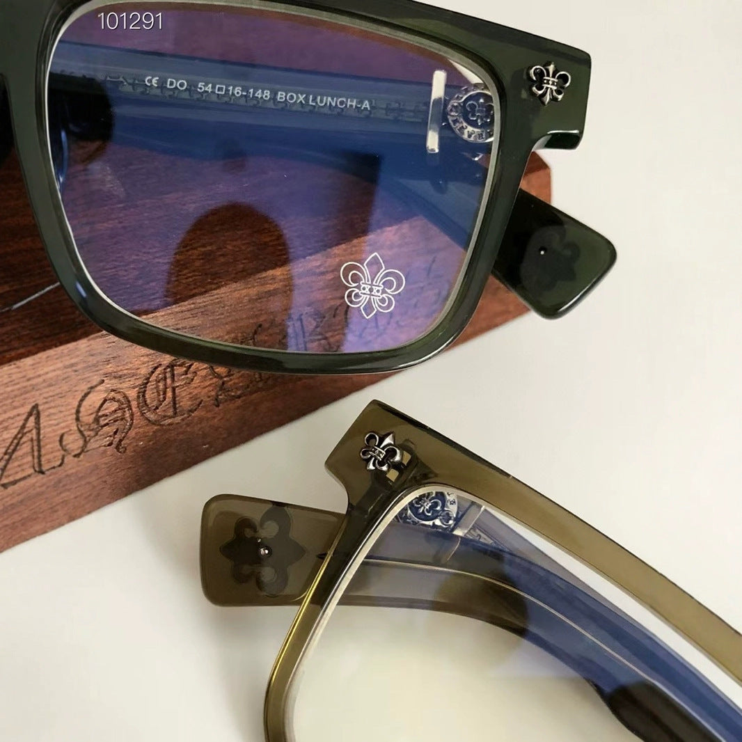 Chrome Hearts classic large frame glasses that can modify the facial shape