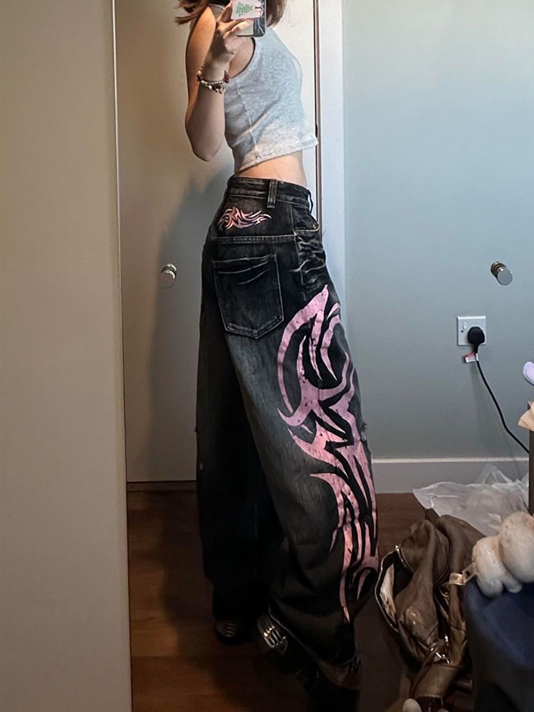 Graphic print washed denim jeans for sexy girls.