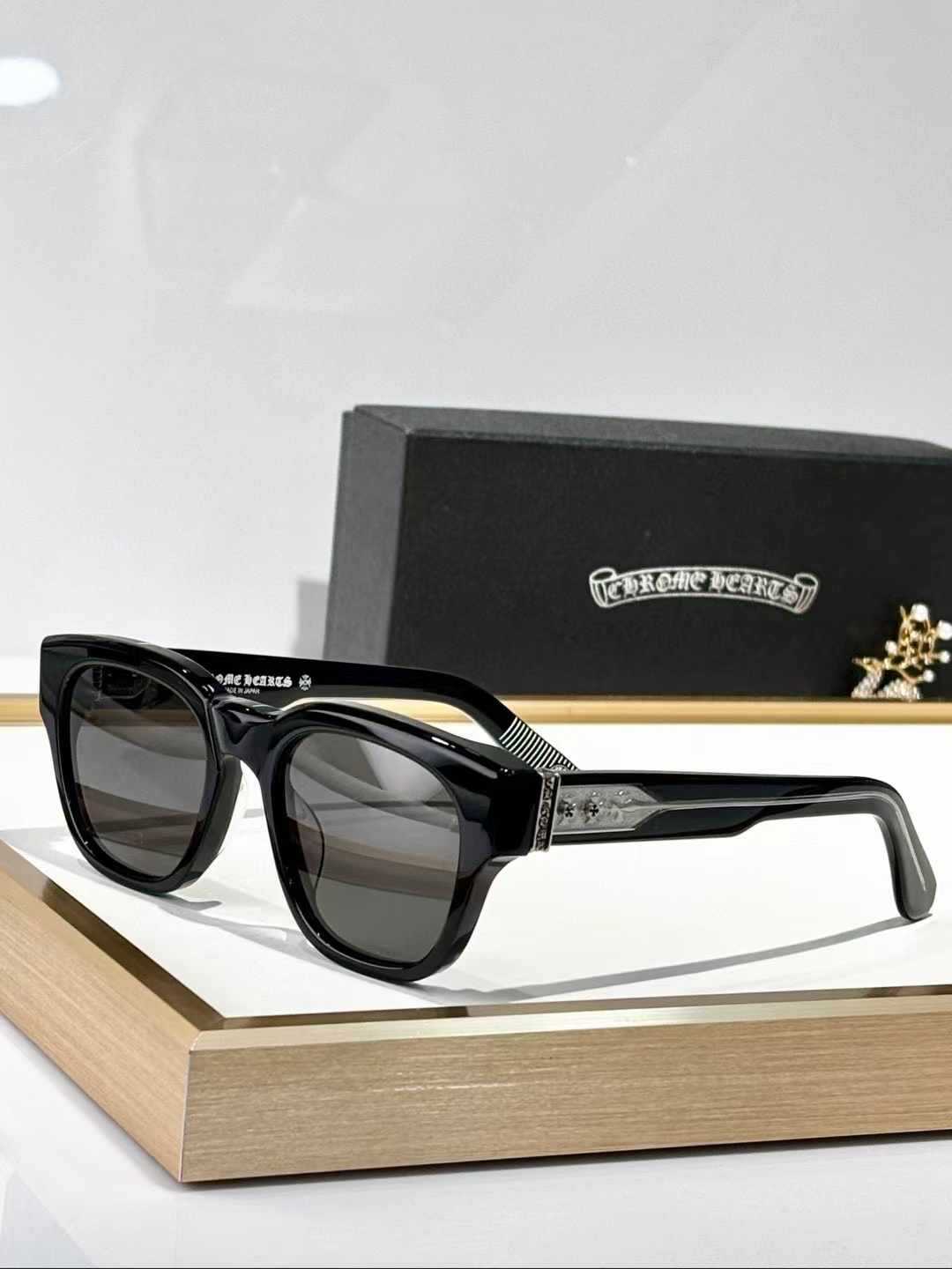 Chrome Hearts Round-Frame Sunglasses for Trendy Men