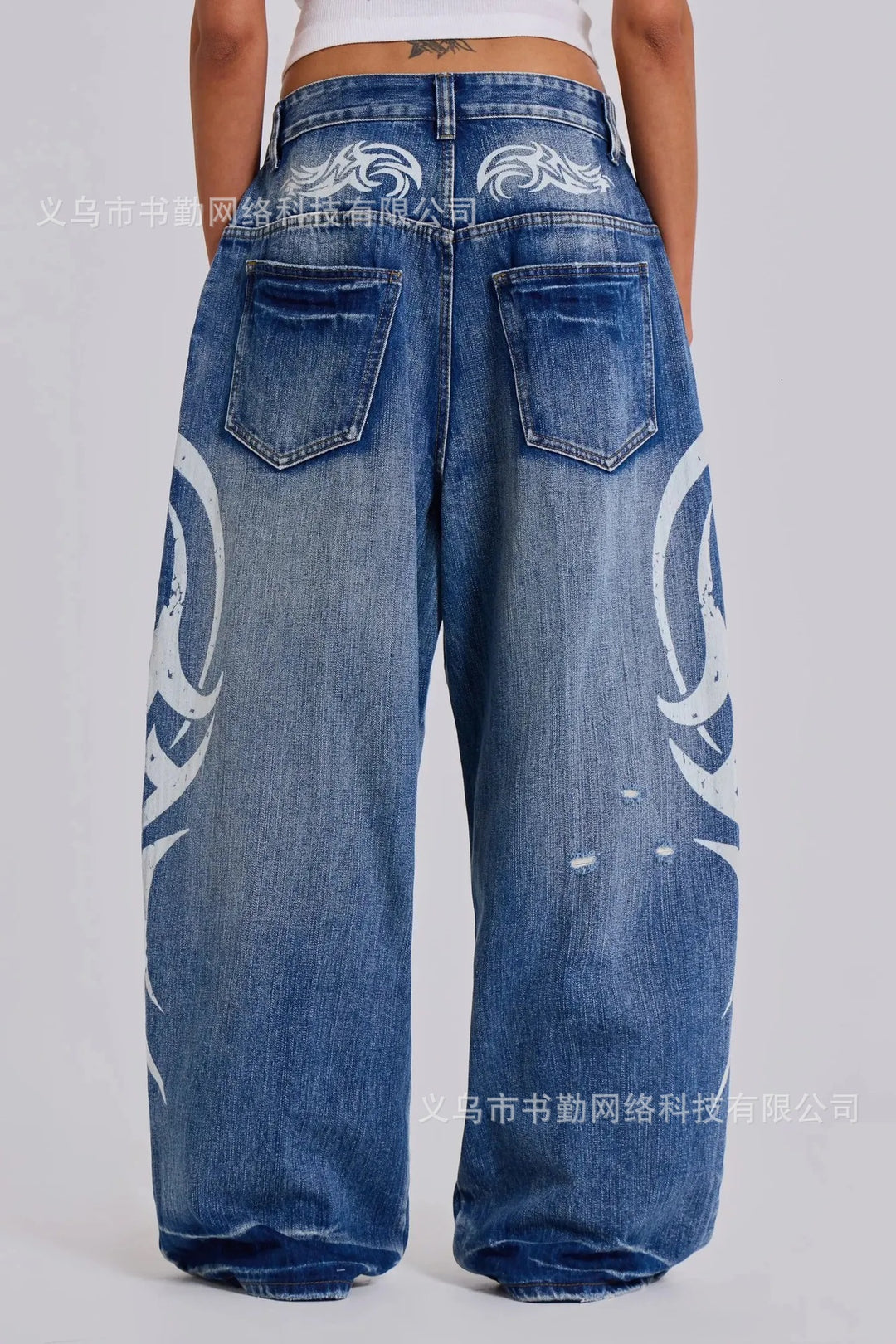 Graphic print washed denim jeans for sexy girls.