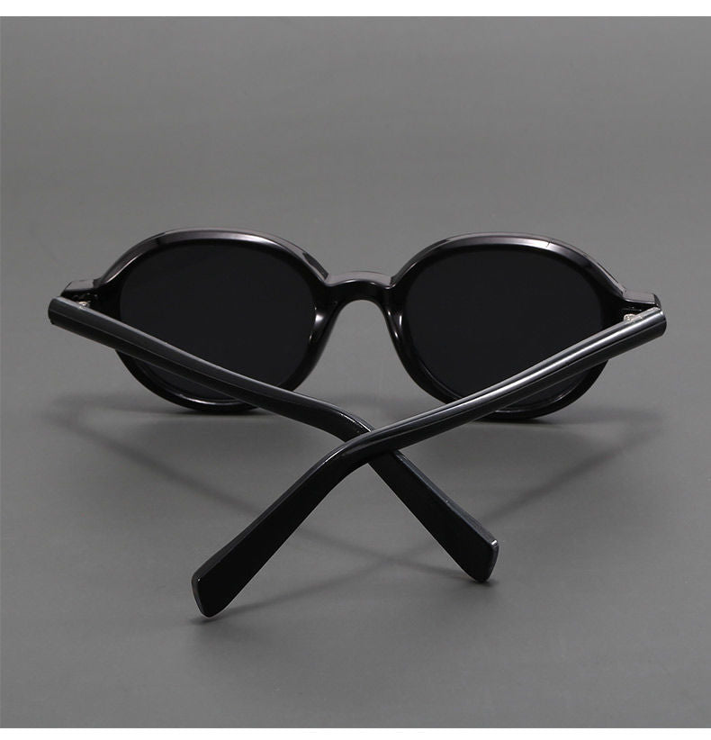Retro oval shaped casual sun blocking sunglasses