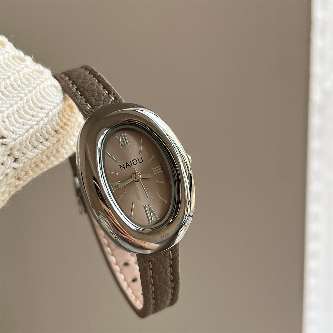The Compact and Exquisite "Oval Bathtub" Watch