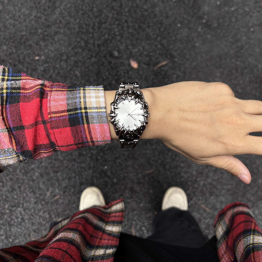 Y2K Vintage Shaped Claw Watch