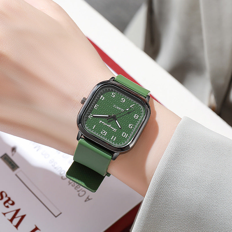 Vintage-style women's quartz watch